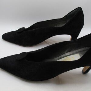L Miller black suede 2-2.5 heel with button detail in 8.5AA